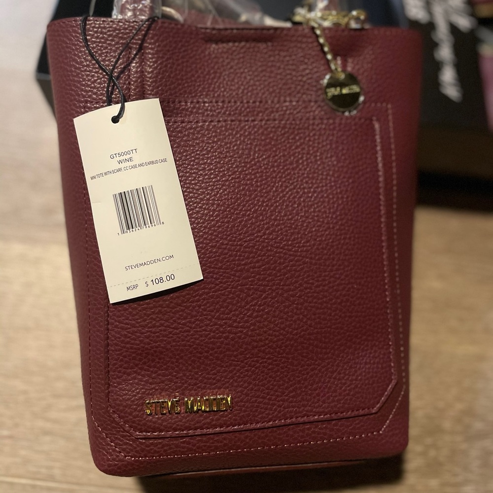 Brand new 4-piece gift set